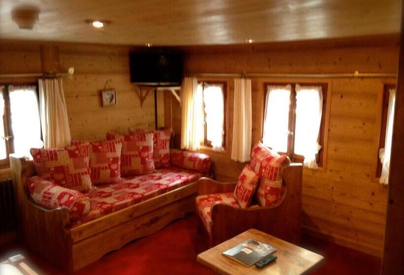 اتاق استاندارد چهار تخته, Auberge De La Poste