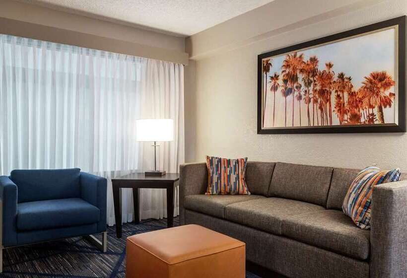 سوییت, Embassy Suites By Hilton Charleston Airport Convention Ctr