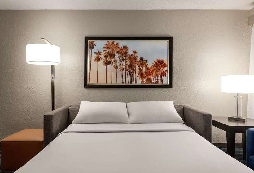 سوییت, Embassy Suites By Hilton Charleston Airport Convention Ctr