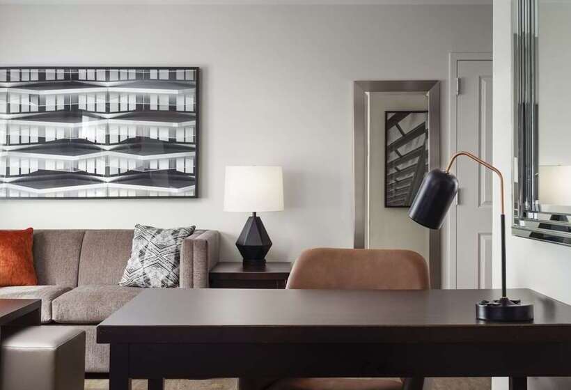 اتاق استاندارد با تخت بزرگ, Embassy Suites By Hilton St. Louis St. Charles