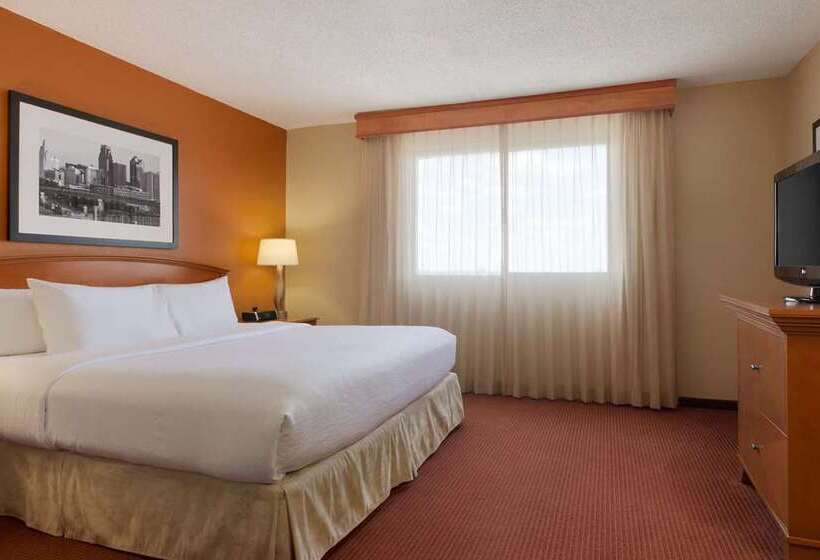 سوئیت با تخت بزرگ, Embassy Suites By Hilton St. Louis St. Charles