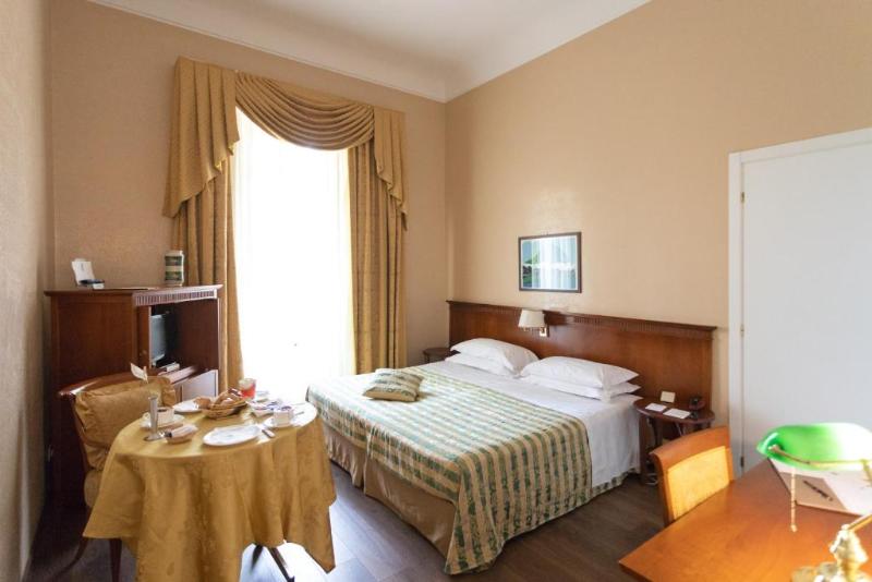수피리어 룸, Excelsior Palace