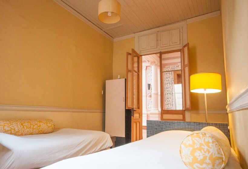 חדר סטנדרט חדר אמבטיה משותף, Happy House Hostel