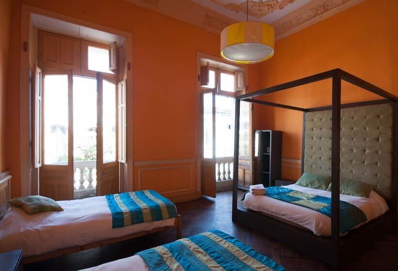 חדר סטנדרטי לארבעה עם חדר אמבטיה משותף, Happy House Hostel