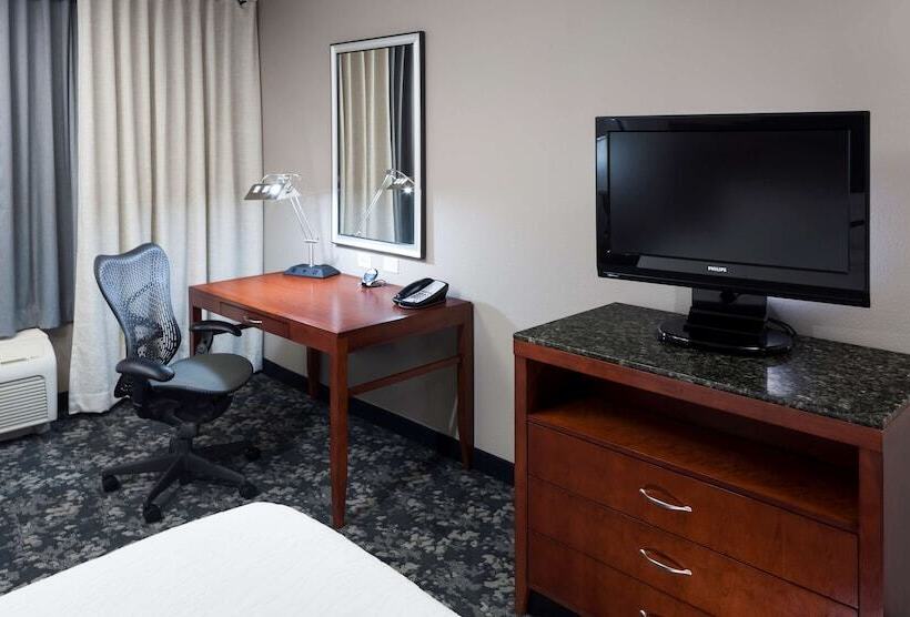 Suite Adapted for people with reduced mobility, Hilton Garden Inn Austin North