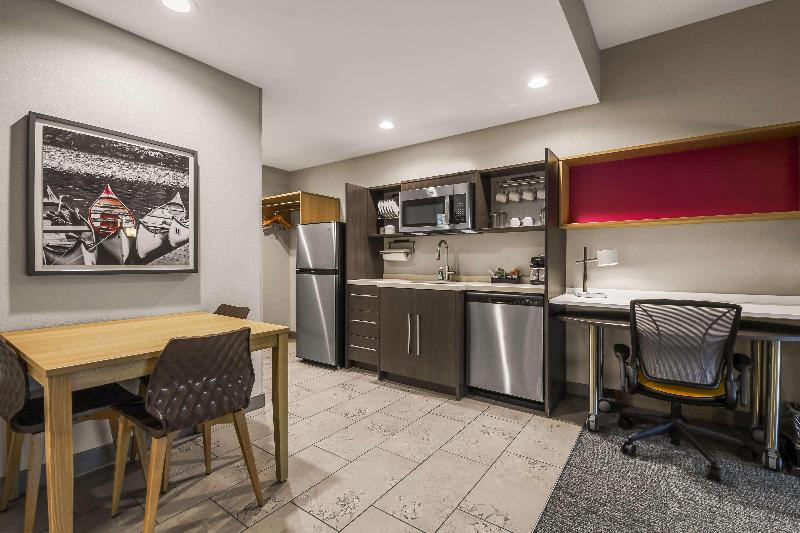 اتاق استاندارد با تخت بزرگ برای معلولان, Hilton Garden Inn Dubuque Downtown