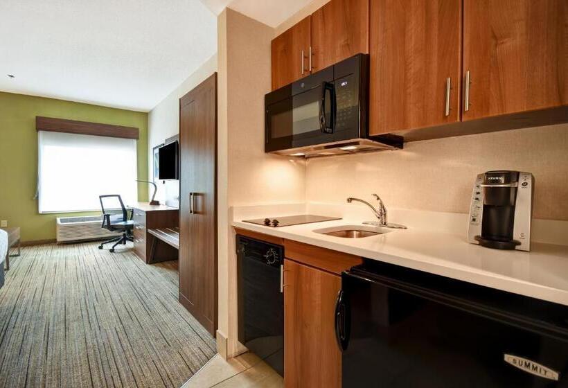 اتاق سوپریور با تخت بزرگ, Holiday Inn Express Newport North   Middletown, An Ihg