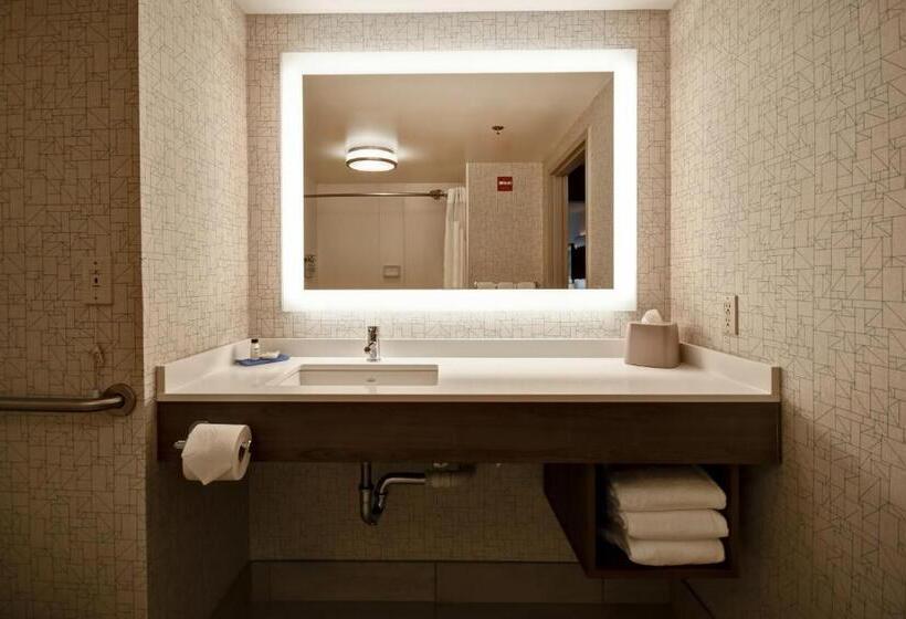 اتاق استاندارد برای معلولان, Holiday Inn Express Newport North   Middletown, An Ihg