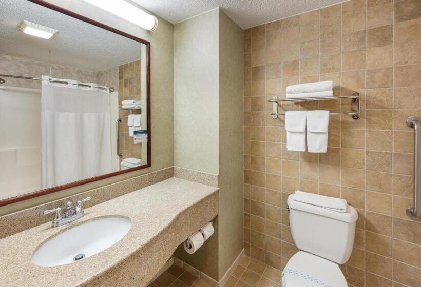 اتاق استاندارد برای معلولان, Quality Inn & Suites Fishkill South Near I 84