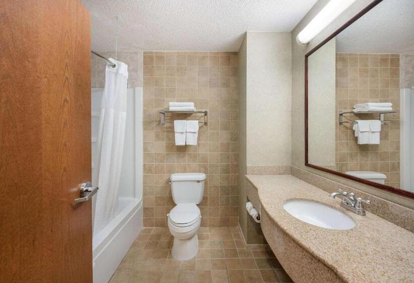 اتاق استاندارد, Quality Inn & Suites Fishkill South Near I 84