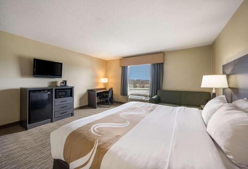 اتاق استاندارد با تخت بزرگ برای معلولان, Quality Inn & Suites Fishkill South Near I 84
