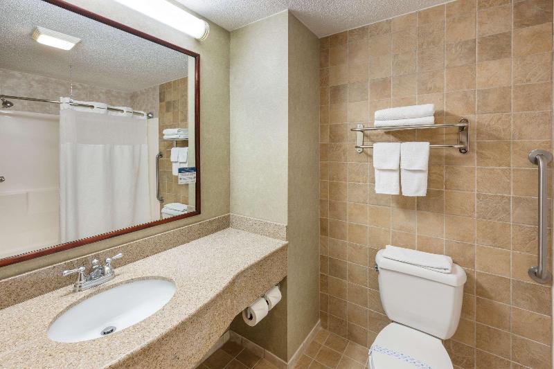 اتاق استاندارد با تخت بزرگ, Quality Inn & Suites Fishkill South Near I 84