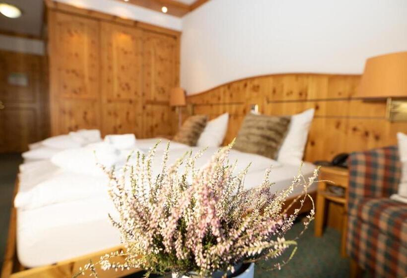 Camera Standard, Robinson Arosa   Adults Only