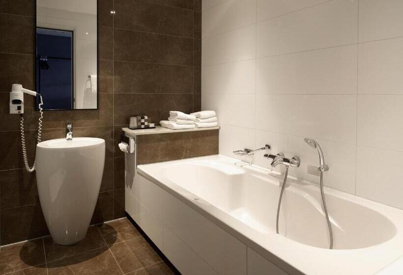 اتاق خانوادگی, Van Der Valk Hotel Den Haag