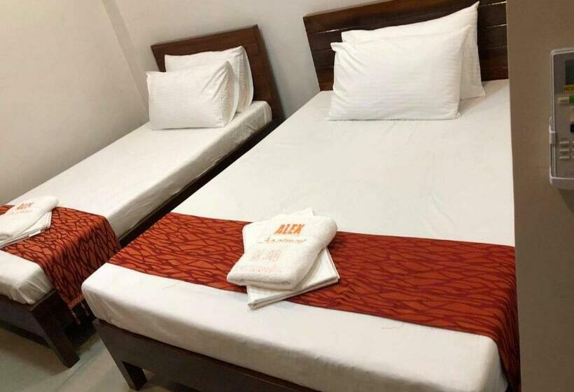 اتاق استاندارد سه نفره, Reddoorz At Sta Cruz Naga City