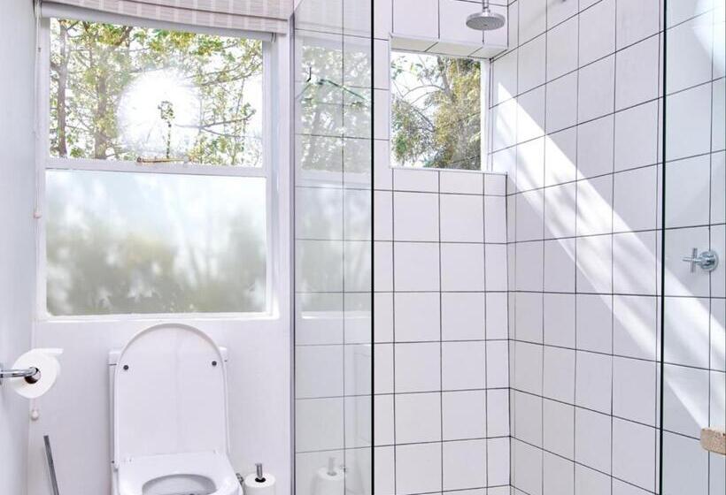سوییت سوپریور, White Light The Rooms   Adults Only