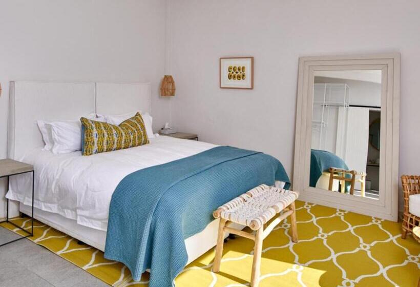 سوییت سوپریور, White Light The Rooms   Adults Only