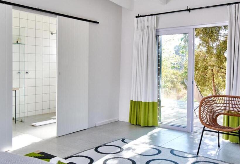 اتاق لوکس با تخت بزرگ, White Light The Rooms   Adults Only