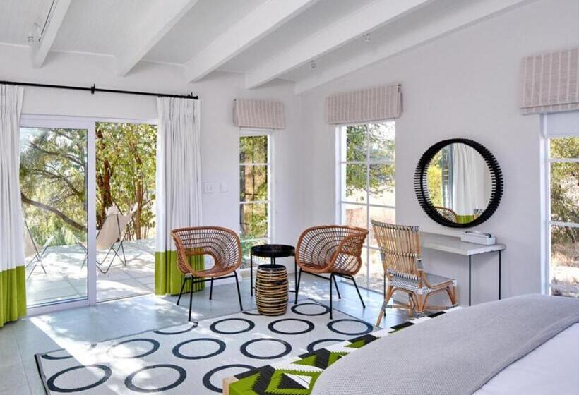 اتاق لوکس با تخت بزرگ, White Light The Rooms   Adults Only