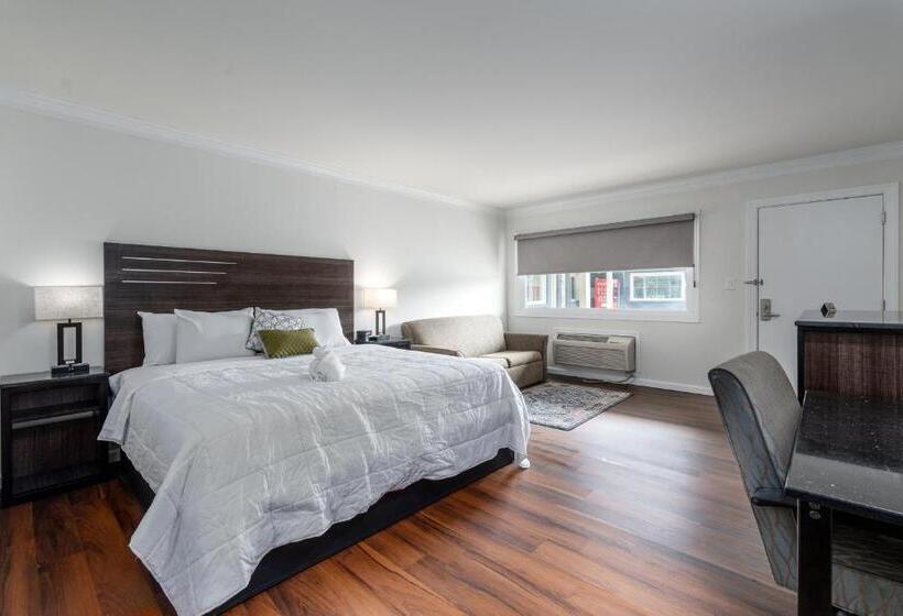 Deluxe Suite King Bed, Crewe Boutique Inn