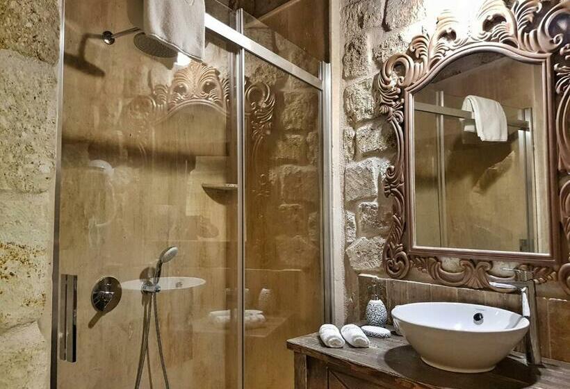 سوییت لوکس, Elysion Cave Suites