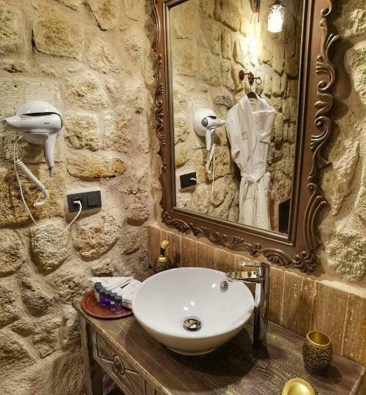 اتاق لوکس با بالکن, Elysion Cave Suites
