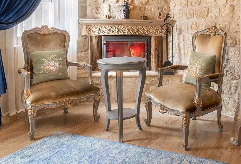 سوییت لوکس, Elysion Cave Suites