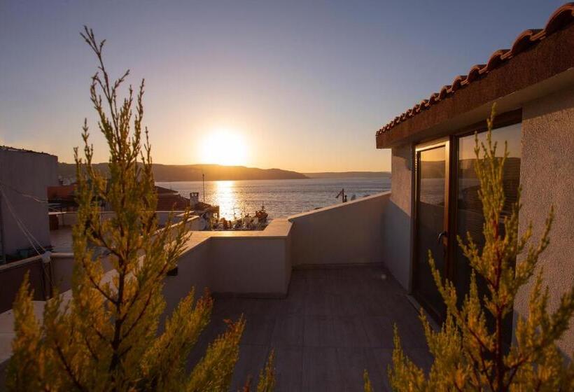 Standard Triple Room with Terrace, Kale 17