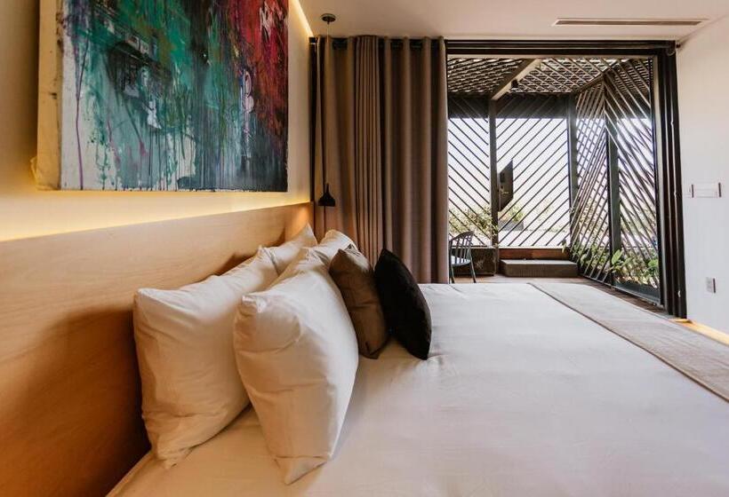 اتاق لوکس, Tá Hotel De Diseño