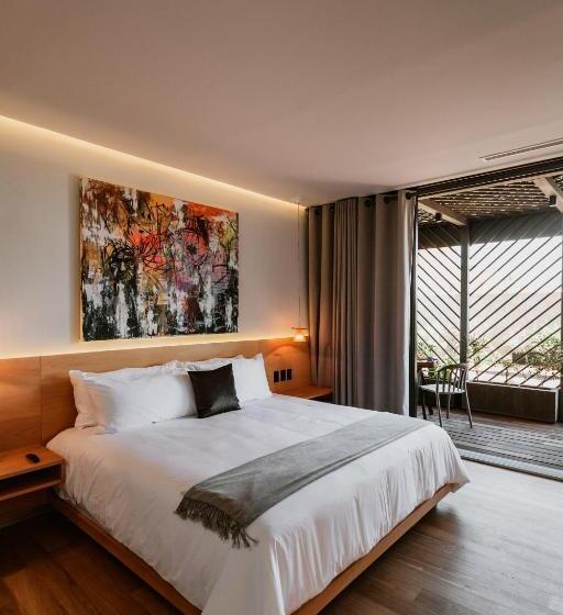 اتاق لوکس, Tá Hotel De Diseño
