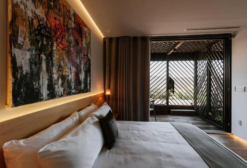 اتاق لوکس, Tá Hotel De Diseño