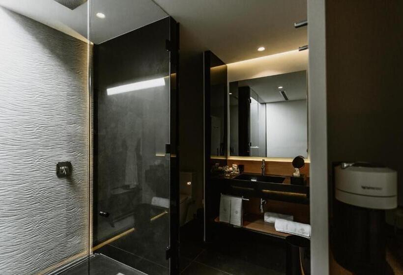 اتاق لوکس, Tá Hotel De Diseño