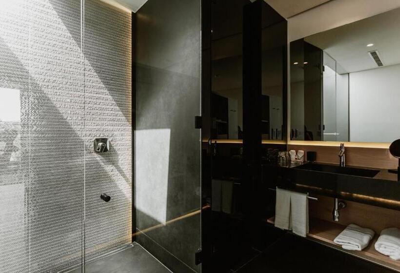 اتاق لوکس, Tá Hotel De Diseño