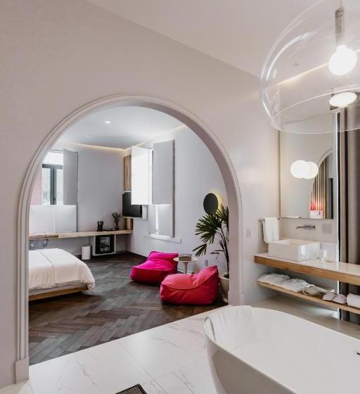 سوییت, Tá Hotel De Diseño