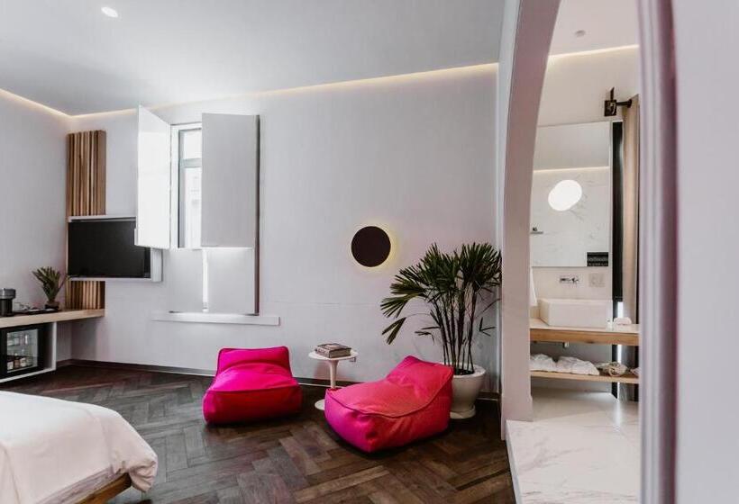 سوییت, Tá Hotel De Diseño