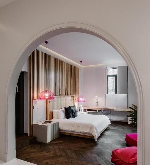 سوییت, Tá Hotel De Diseño