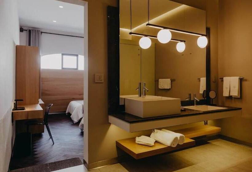 اتاق لوکس, Tá Hotel De Diseño