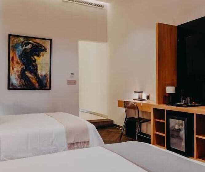 اتاق لوکس, Tá Hotel De Diseño