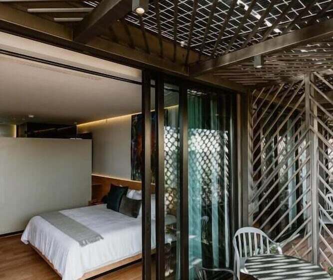 اتاق لوکس, Tá Hotel De Diseño