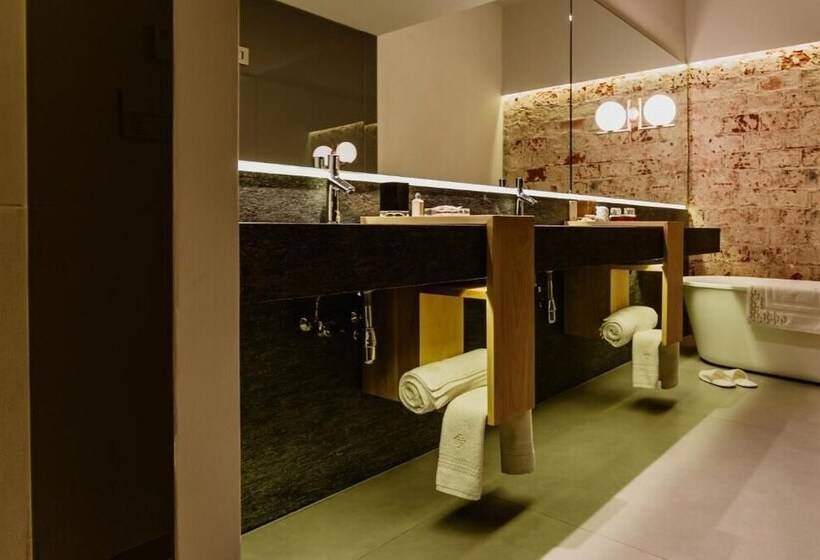 سوییت, Tá Hotel De Diseño