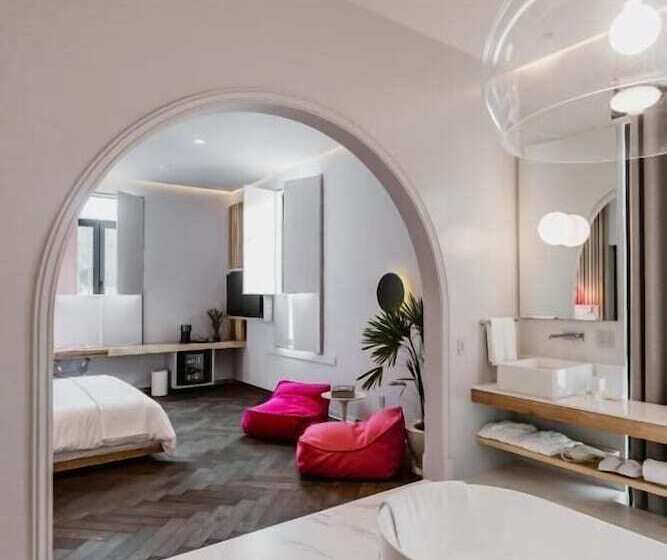 سوییت, Tá Hotel De Diseño
