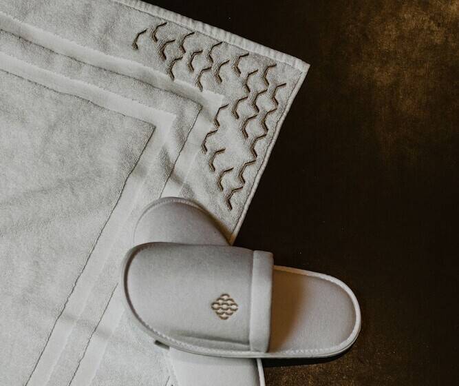 سوییت, Tá Hotel De Diseño