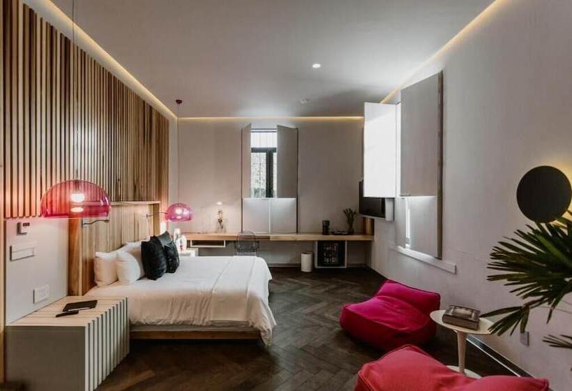 سوییت, Tá Hotel De Diseño