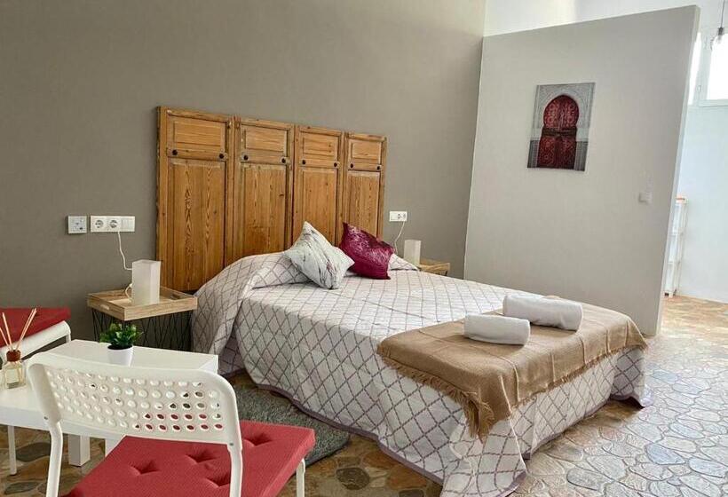 استودیوی استاندارد, Devmani Hotel Rural