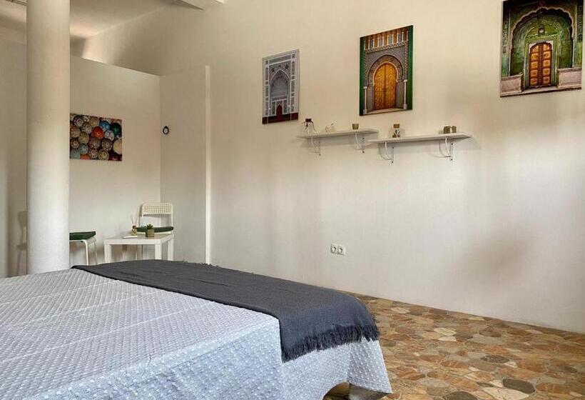 استودیوی لوکس, Devmani Hotel Rural