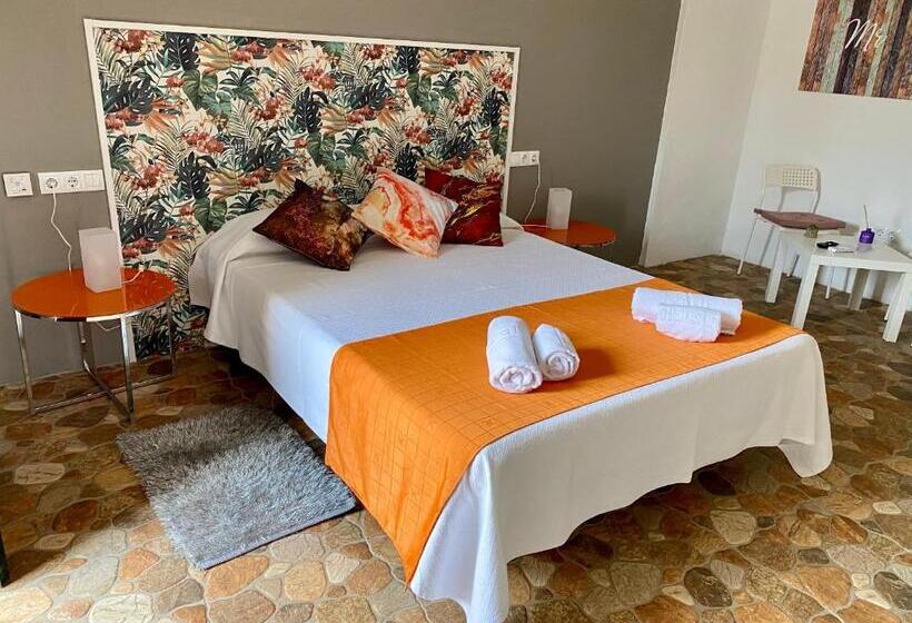 استودیوی لوکس, Devmani Hotel Rural