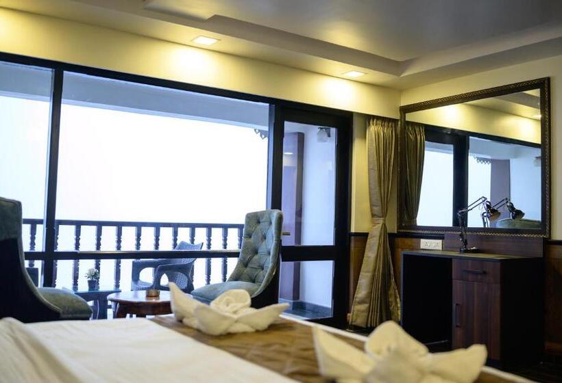 اتاق لوکس, Istana Resort & Spa