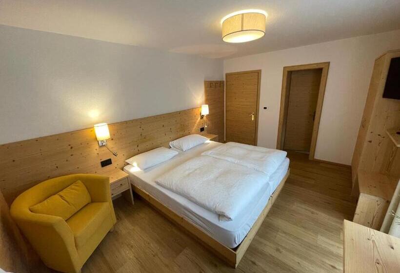اتاق استاندارد با بالکن, Villa Resi B&b