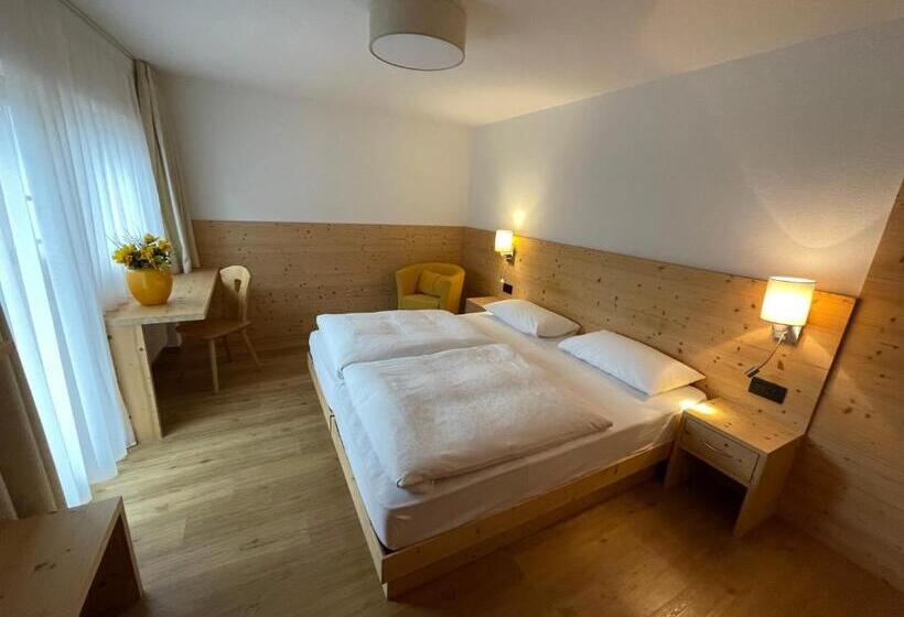 اتاق استاندارد با بالکن, Villa Resi B&b