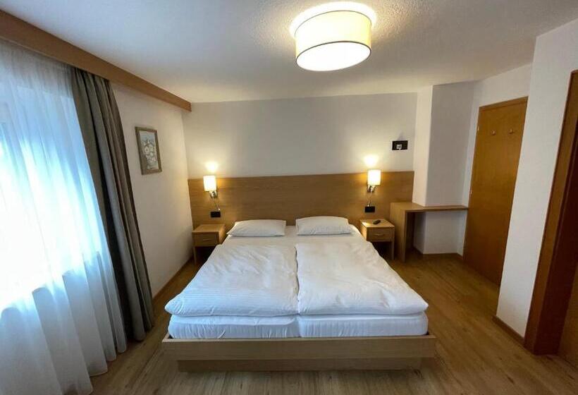 اتاق استاندارد با بالکن, Villa Resi B&b